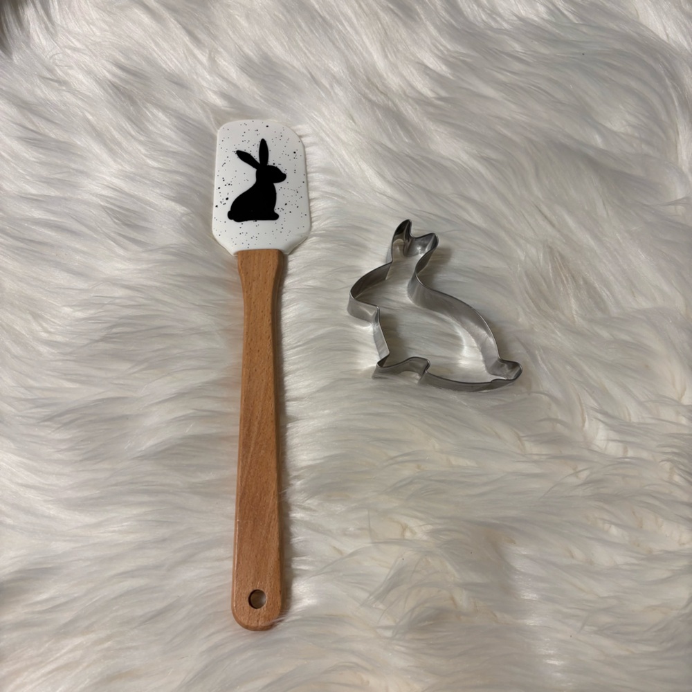 NEW Cute Bunny Spatula & Cookie Cutter Set